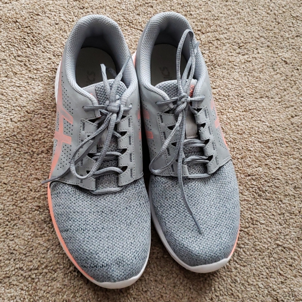 Running shoes